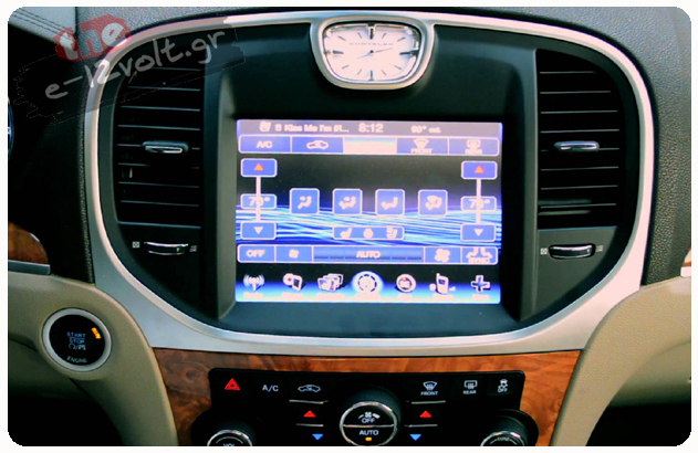 Chrysler Uconnect 8.4'' touchscreen